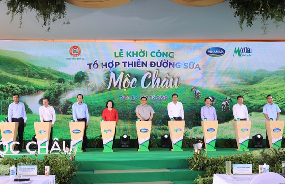 Ra mắt mô hình trang trại bò sữa kết hợp du lịch xanh ảnh 1