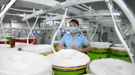 Dệt xuất khẩu tại một doanh nghiệp trong nước. Ảnh: CAO THĂNG