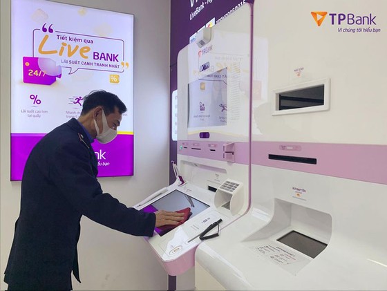 TPBank tăng cường khử trùng trong mùa dịch Covid-19 ảnh 1