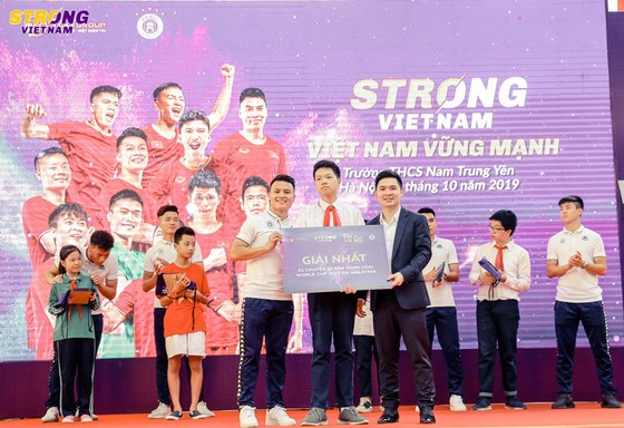 Bầu Hiển hỗ trợ “nóng” 3 tỷ đồng cho Bệnh viện Bạch Mai ảnh 1 Bầu Hiển hỗ trợ “nóng” 3 tỷ đồng cho Bệnh viện Bạch Mai ảnh 1