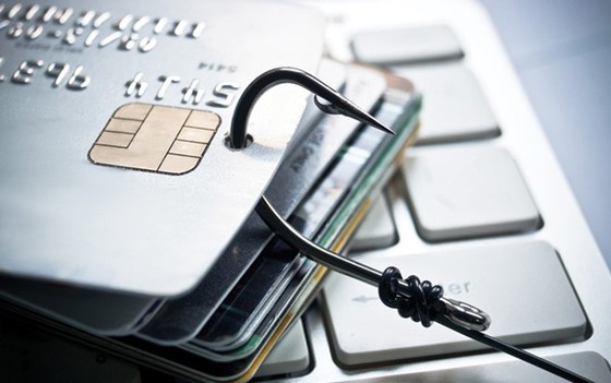 Đối tượng lừa đảo thường giả mạo nhân viên tài chính để lấy cắp thông tin thẻ tín dụng của khách hàng