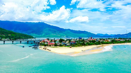 Đà Nẵng được xem là thủ phủ du lịch biển, nhưng Covid-19 tái phát như cú đấm bồi vào ngành du lịch Đà Nẵng nói riêng và Việt Nam nói chung.