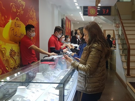 Giao dịch vàng tại doanh nghiệp. (Ảnh: PV/Vietnam+)