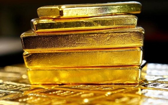 Chỉ trong vòng 5 ngày, giá vàng thế giới đã "bốc hơi" 100 USD, tương đương hơn 2 triệu đồng/lượng. (Ảnh minh họa: KT)