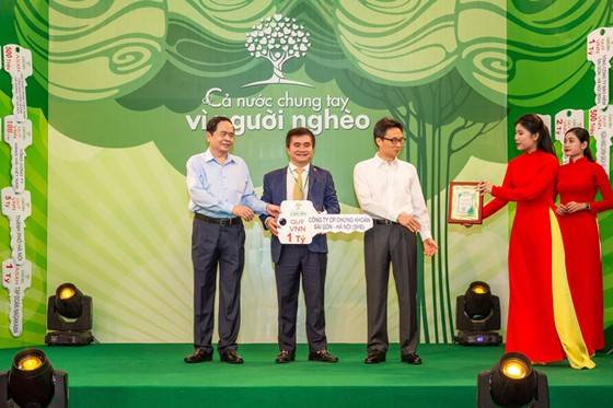 Các doanh nghiệp “bầu Hiển” ủng hộ 30 tỷ đồng quỹ “Vì người nghèo” ảnh 3 Các doanh nghiệp “bầu Hiển” ủng hộ 30 tỷ đồng quỹ “Vì người nghèo” ảnh 3