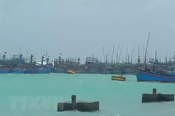 Tàu thuyền tránh trú bão số 9 tại âu tàu của đảo Song Tử Tây, Trường Sa, Khánh Hòa. (Nguồn: TTXVN phát)