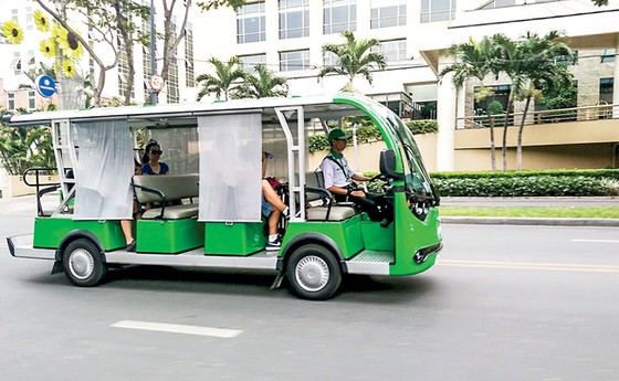 Một mẫu xe buýt mini ở TPHCM do doanh nghiệp tư nhân khai thác.