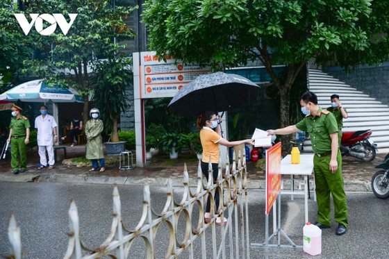 Hình ảnh phong tỏa tại khu đô thị Đồng Sơn - nơi có ổ dịch COVID-19 tại Sunny Club, tại TP Vĩnh Yên.