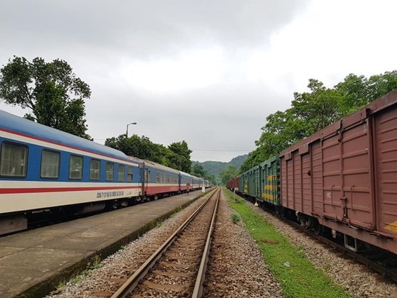 Vận tải hàng hóa đường sắt đã hỗ trợ về doanh thu cho Tổng công ty Đường sắt Việt Nam trước ảnh hưởng của dịch COVID-19. (Ảnh: CTV/Vietnam+)