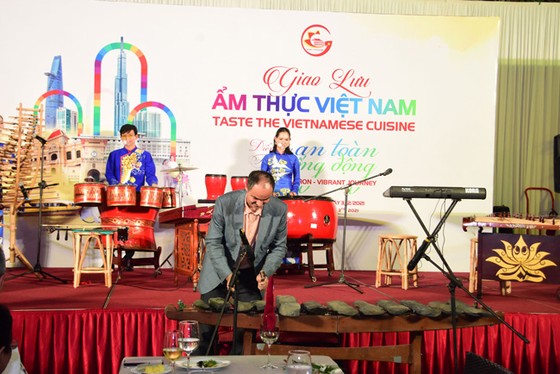 Khách sạn Rex Sài Gòn đón đoàn các hãng thông tấn nước ngoài đến tham quan TPHCM ảnh 1 Khách sạn Rex Sài Gòn đón đoàn các hãng thông tấn nước ngoài đến tham quan TPHCM ảnh 1