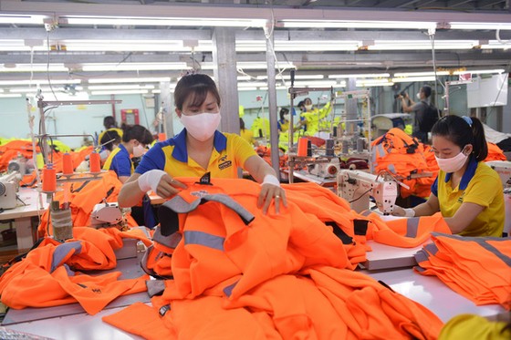 Chuyển đổi sang mô hình sản xuất xanh là một thách thức không nhỏ cho ngành dệt may - Ảnh: TỰ TRUNG