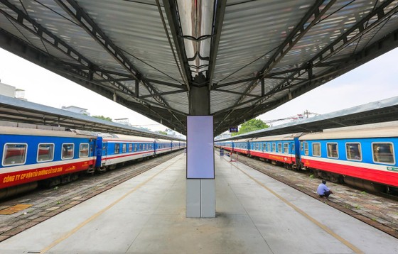 Ngành đường sắt tiếp tục tổ chức thêm hàng chục chuyến tàu trong dịp Tết Nguyên đán. (Ảnh: Minh Sơn/Vietnam+)
