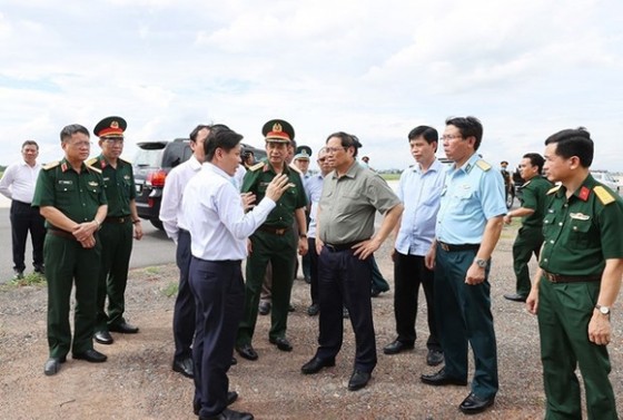 Thủ tướng Phạm Minh Chính kiểm tra, khảo sát dự án nhà ga T3 Cảng hàng không quốc tế Tân Sơn Nhất. Ảnh: TTXVN.