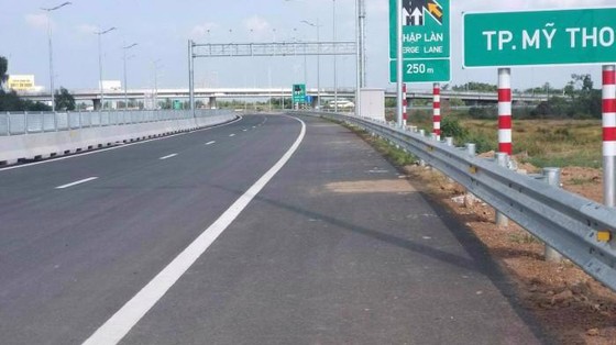Đến nay, tuyến cao tốc TP.HCM - Trung Lương - Mỹ Thuận là dự án cao tốc đầu tiên của vùng ĐBSCL đi vào hoạt động.