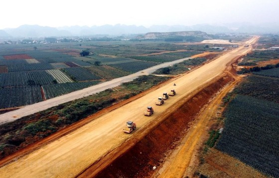 Nhà thầu thi công một đoạn tuyến cao tốc Bắc-Nam phía Đông giai đoạn 2017-2021. (Ảnh: Huy Hùng/Vietnam+)