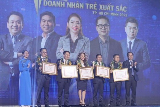 Các doanh nhân nhận Giải thưởng "Doanh nhân trẻ xuất sắc TPHCM".