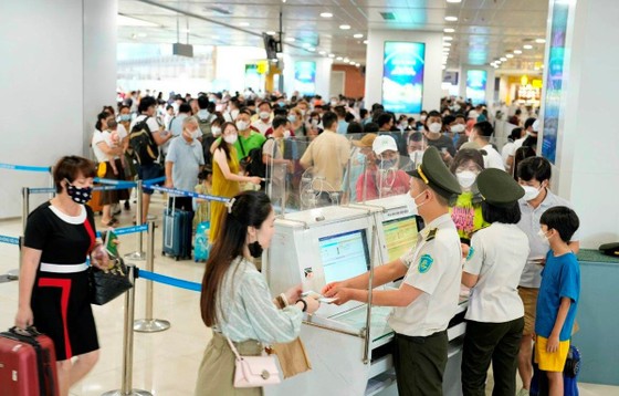Ngành hàng không sẽ thực hiện áp dụng biện pháp kiểm soát an ninh hàng không trong dịp Tết. (Ảnh: CTV/Vietnam+) 