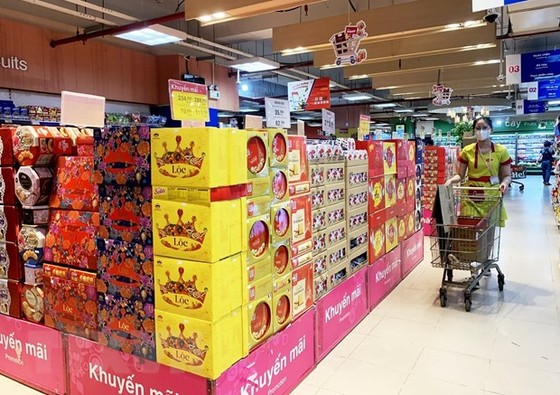 Hàng hóa bày bán tại siêu thị Co.op Mart Rạch Miễu, quận Phú Nhuận, Thành phố Hồ Chí Minh. (Ảnh: Hồng Đạt/TTXVN)