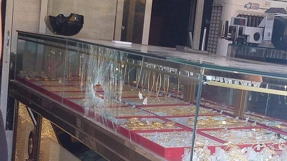 Bình Dương: Truy bắt 2 đối tượng cướp tiệm vàng ảnh 1