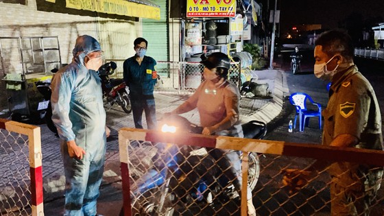 Bình Tân: Tiếp tục phong tỏa 3 khu phố ở phường An Lạc thêm 7 ngày ảnh 1