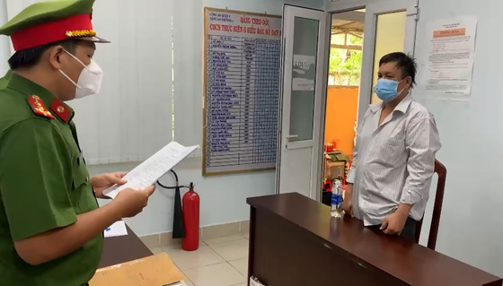 Khởi tố nhóm người ở quận 8 đánh nhân viên y tế khi lấy mẫu xét nghiệm ảnh 1