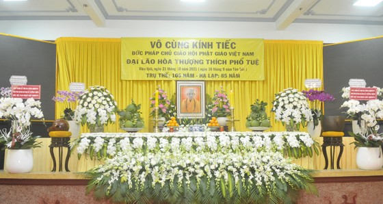 Lãnh đạo TPHCM viếng Đại lão Hòa thượng Thích Phổ Tuệ ảnh 4