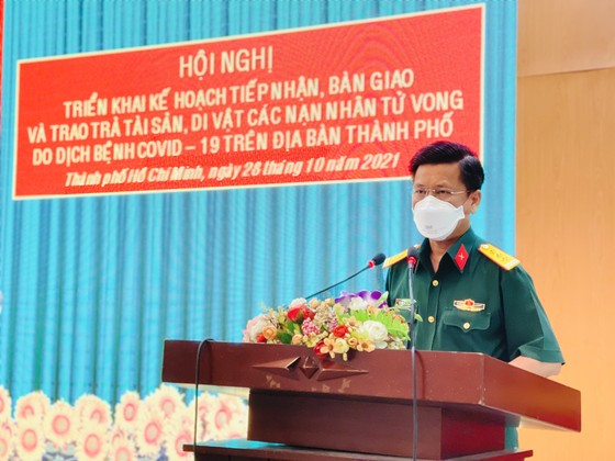 Bộ Tư lệnh TPHCM bàn giao tài sản, di vật của người mất vì dịch Covid-19 cho thân nhân ảnh 3 Bộ Tư lệnh TPHCM bàn giao tài sản, di vật của người mất vì dịch Covid-19 cho thân nhân ảnh 3