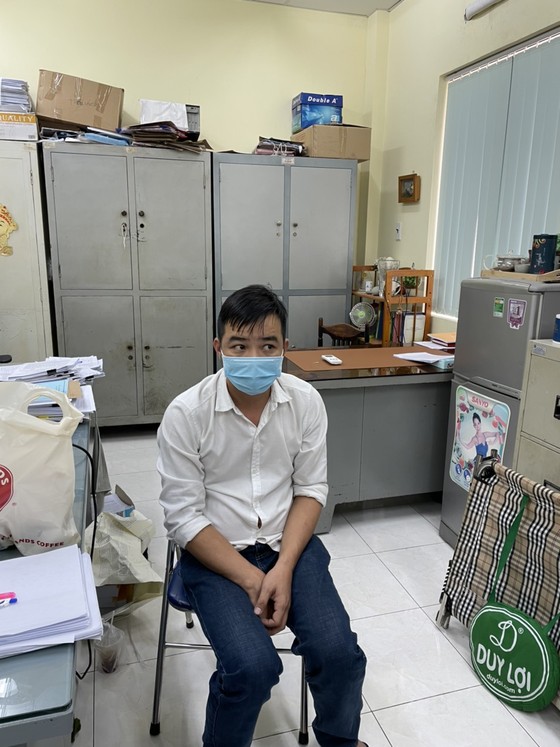 Vụ mua kit test Công ty Việt Á: Công an TPHCM khởi tố giám đốc một doanh nghiệp và nhân viên Bệnh viện Thủ Đức ảnh 1