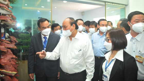 Chủ tịch nước Nguyễn Xuân Phúc: Khu Nông nghiệp Công nghệ cao TPHCM là nơi dẫn dắt, định hướng nông nghiệp của thành phố ảnh 3