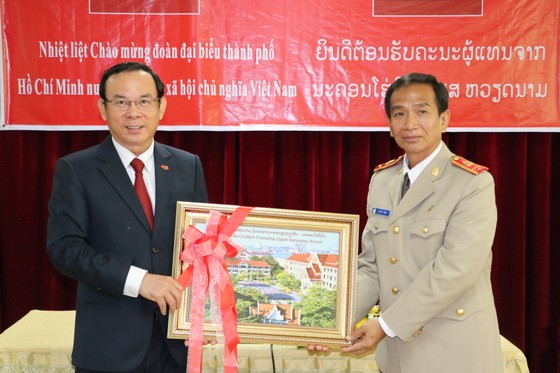 Đoàn đại biểu cấp cao TPHCM thăm trường PTTH Hữu nghị Viêng Chăn - TPHCM ảnh 6