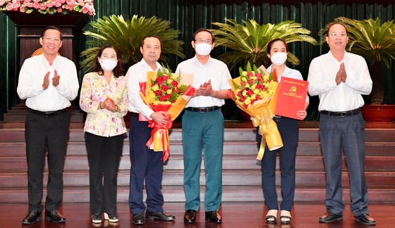 TPHCM công bố quyết định của Bộ Chính trị và Ban Bí thư về công tác cán bộ ảnh 1