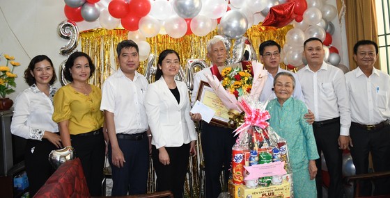 Phó Bí thư Thành ủy TPHCM Nguyễn Hồ Hải thăm, mừng thọ Mẹ Việt Nam Anh hùng ảnh 4
