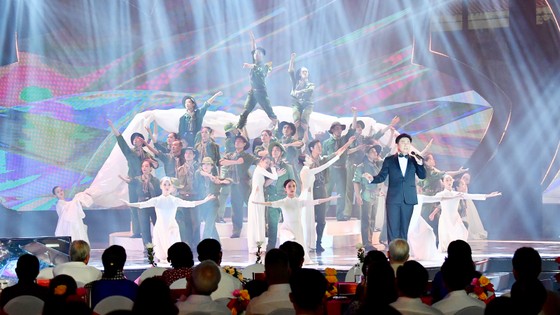 Thủ tướng Phạm Minh Chính dâng hương tưởng nhớ các anh hùng liệt sĩ ảnh 3