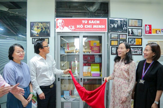 Đưa tư tưởng của Bác đến gần sinh viên hơn với tủ sách “Hồ Chí Minh“ ảnh 4