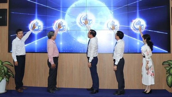 UBND quận Bình Tân (TPHCM) chính thức ra mắt Trung tâm Điều hành thông minh quận Bình Tân. Ảnh: MINH KHÁNH