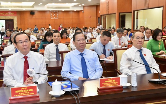 Chủ tịch HĐND TPHCM: Kỳ họp thông qua nhiều nghị quyết tác động trực tiếp đến đời sống người dân ảnh 2