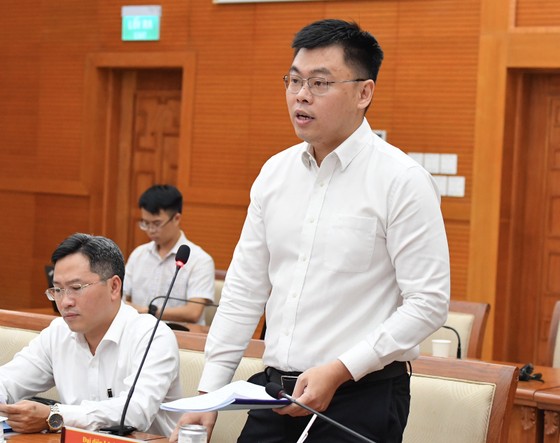 TS Trương Minh Huy Vũ, Phó Viện trưởng phụ trách Viện Nghiên cứu phát triển TPHCM phát biểu. Ảnh: VIỆT DŨNG