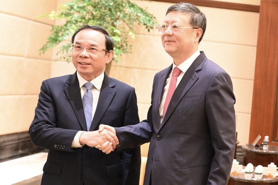 Bí thư Thành ủy TPHCM Nguyễn Văn Nên hội đàm với Bí thư Thành ủy Thượng Hải. Ảnh: VĂN MINH