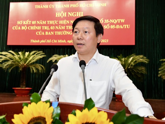 Phó Trưởng Ban Tuyên giáo Trung ương Trần Thanh Lâm phát biểu tại hội nghị. Ảnh: VIỆT DŨNG