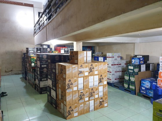Phát hiện kho rượu ngoại nhập lậu số lượng lớn ảnh 1