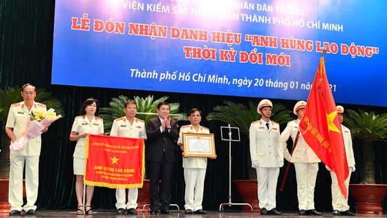 Viện KSND TPHCM nhận danh hiệu Anh hùng Lao động thời kỳ đổi mới ảnh 3