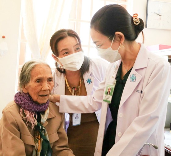 Trao gửi yêu thương đến người có hoàn cảnh khó khăn ảnh 6