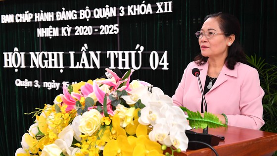 Chủ tịch HĐND TPHCM Nguyễn Thị Lệ phát biểu tại Hội nghị BCH Đảng bộ quận 3. Ảnh: VIỆT DŨNG