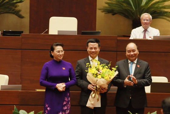 Ông Nguyễn Mạnh Hùng chính thức trở thành Bộ trưởng Bộ TT-TT ảnh 2