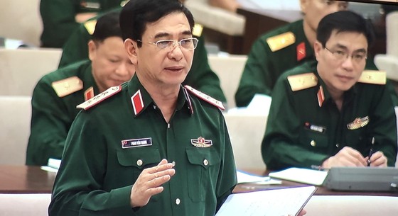 Thượng tướng Phan Văn Giang, Thứ trưởng Bộ Quốc phòng thừa ủy quyền của Chính phủ trình bày về dự án Luật Lực lượng dự bị động viên