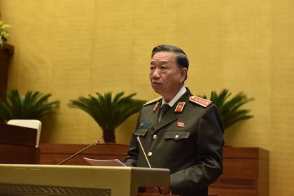 Bộ trưởng Bộ Công an Tô Lâm trình bày Báo cáo trước Quốc hội. Ảnh: QUANG PHÚC