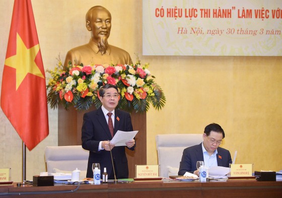 Trưởng Đoàn giám sát, Phó Chủ tịch Quốc hội Nguyễn Đức Hải điều hành buổi làm việc