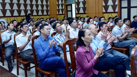 Quốc hội sẽ bàn vấn đề cải cách tiền lương tại kỳ họp thứ 4 ảnh 1