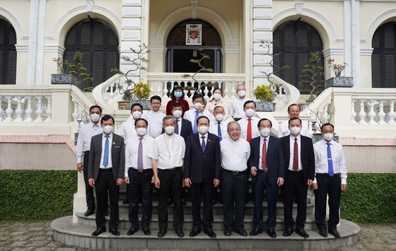 Phó Chủ tịch Thường trực Quốc hội Trần Thanh Mẫn thăm, chúc mừng các cơ sở tôn giáo nhân lễ Giáng sinh năm 2021 ảnh 3