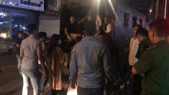 Đột kích nhà hàng, khách sạn phát hiện nhân viên bán dâm, 70 người nghi dùng ma túy ảnh 5